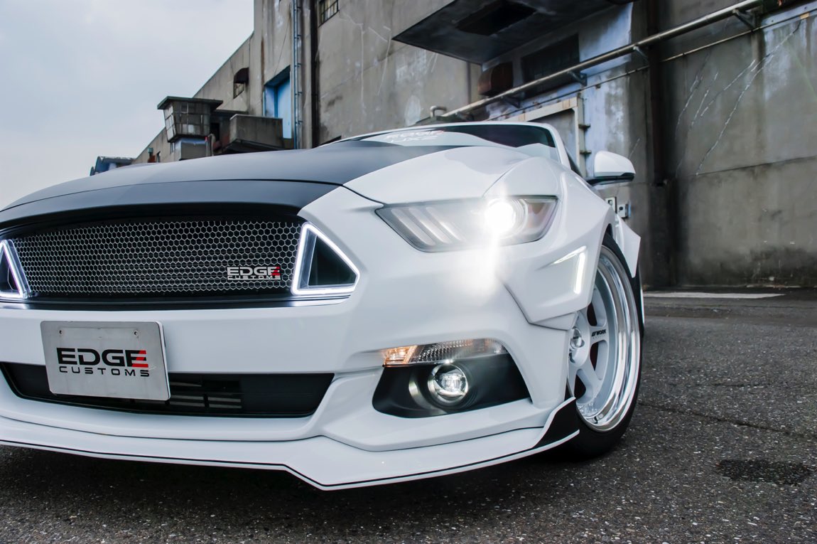 EDGE CUSTOMS Ford Mustang R